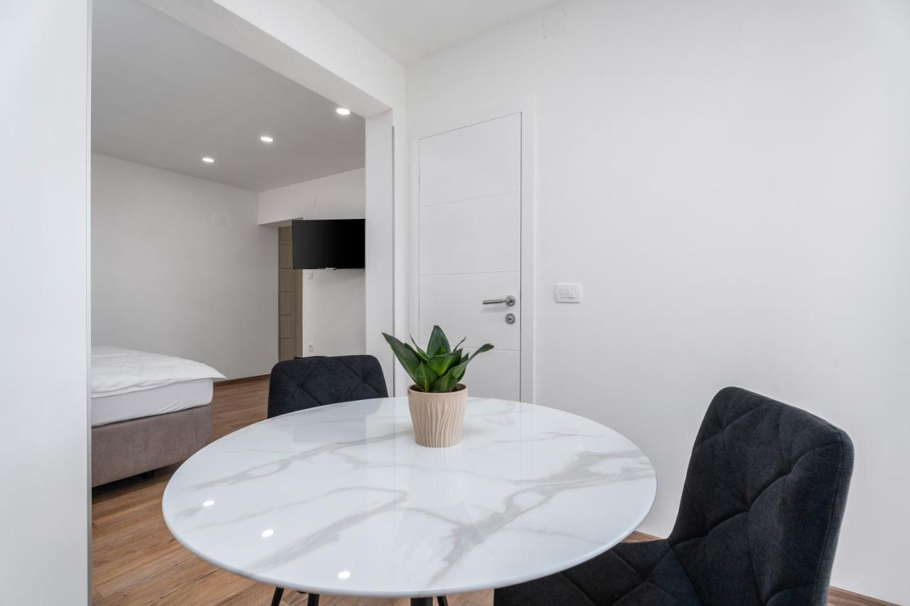 Apartmani Marko Omiš Zewnętrze zdjęcie