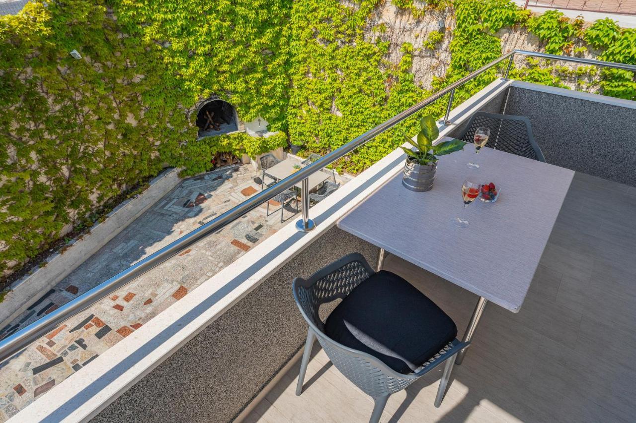 Apartmani Marko Omiš Zewnętrze zdjęcie